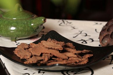 人人都在刷短剧:我们身边,早已没有放下手机的成年人